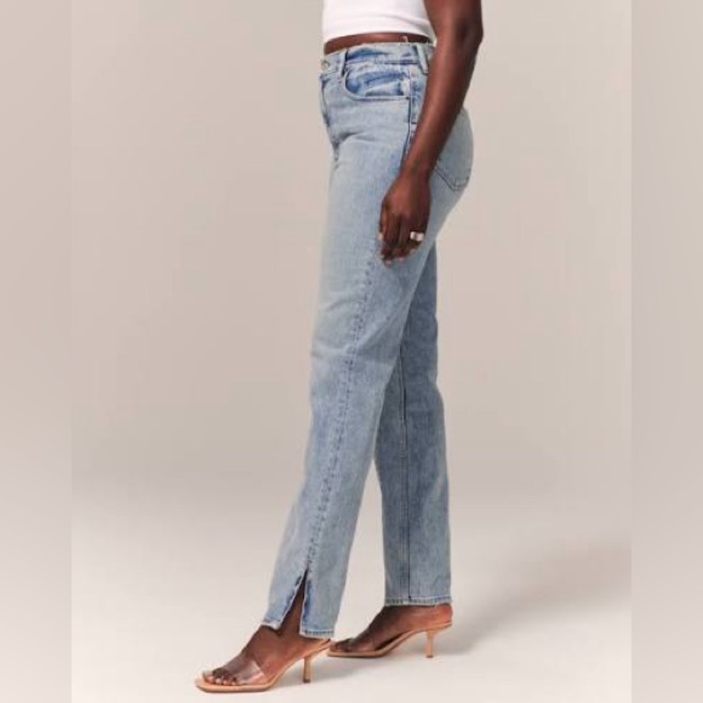 Abercrombie & Fitch “The 90’s Straight” Ultra High Rise Jean